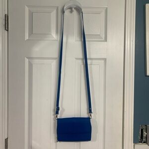 thirty one Jewell Crossbody Purse in Cobalt Blue Pebble